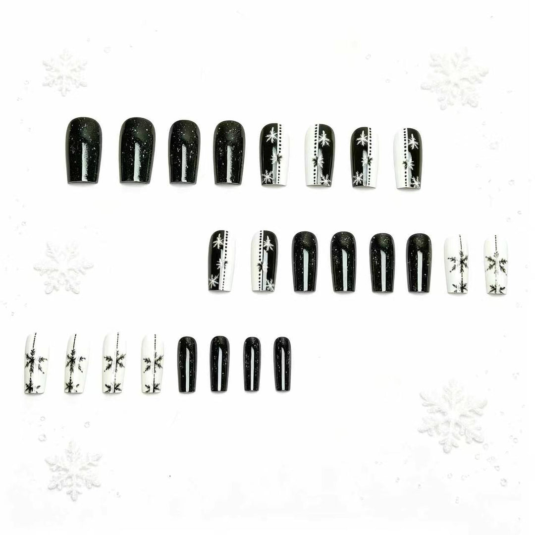 Elegant Winter Snowflake Nail Art Stornfield