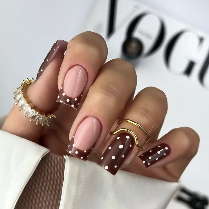 Stylish dotted pattern artificial nails Stornfield