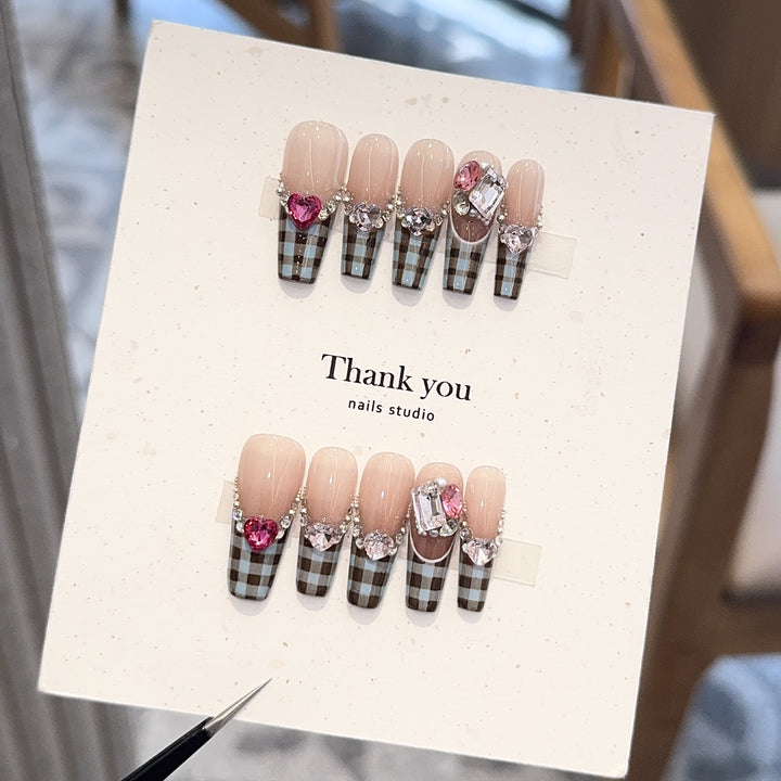 Artificial nails with elegant checkered pattern and jewelry details Stornfield