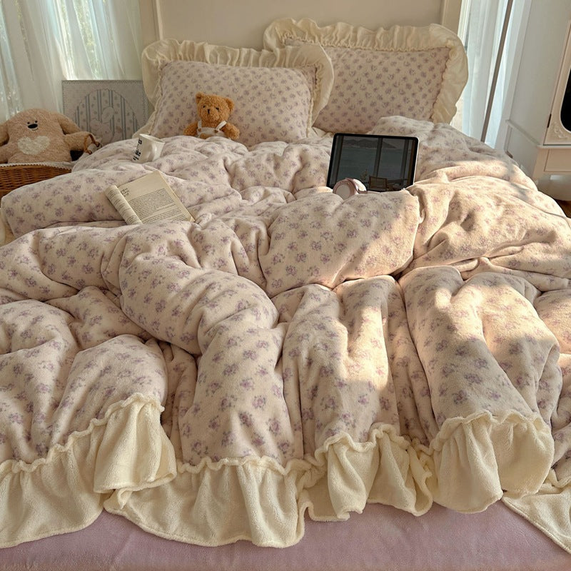 Floral Patterned Ruffled Comforter Set