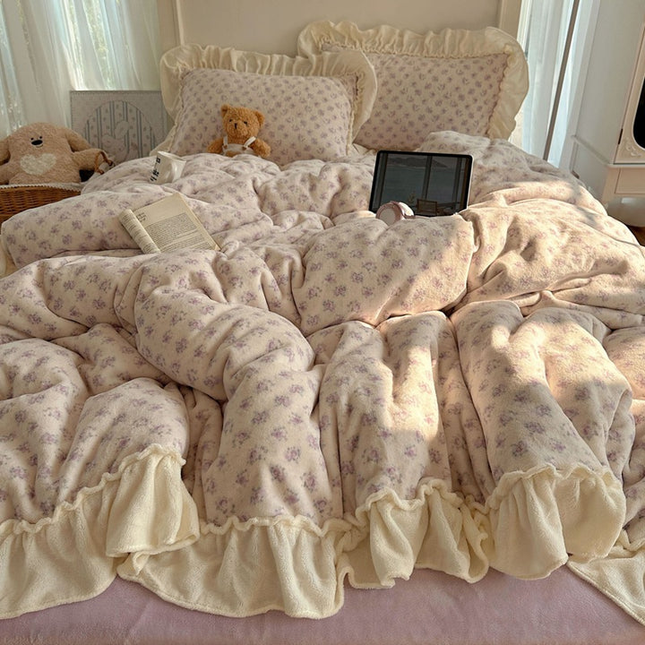 Floral Patterned Ruffled Comforter Set