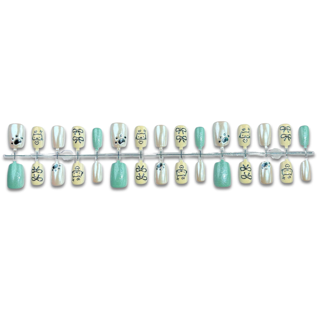Creative Cat-Themed Press-On Nail Art Set