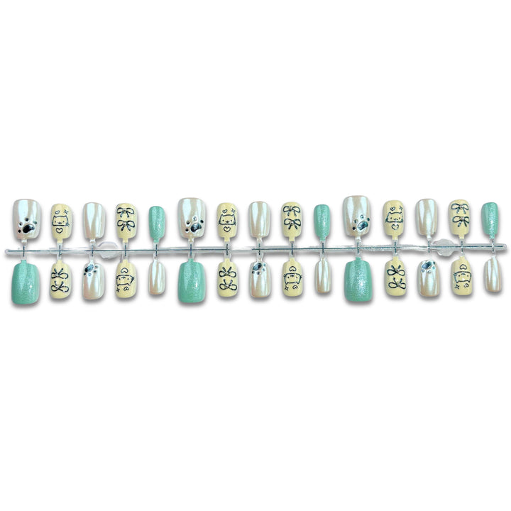 Creative Cat-Themed Press-On Nail Art Set