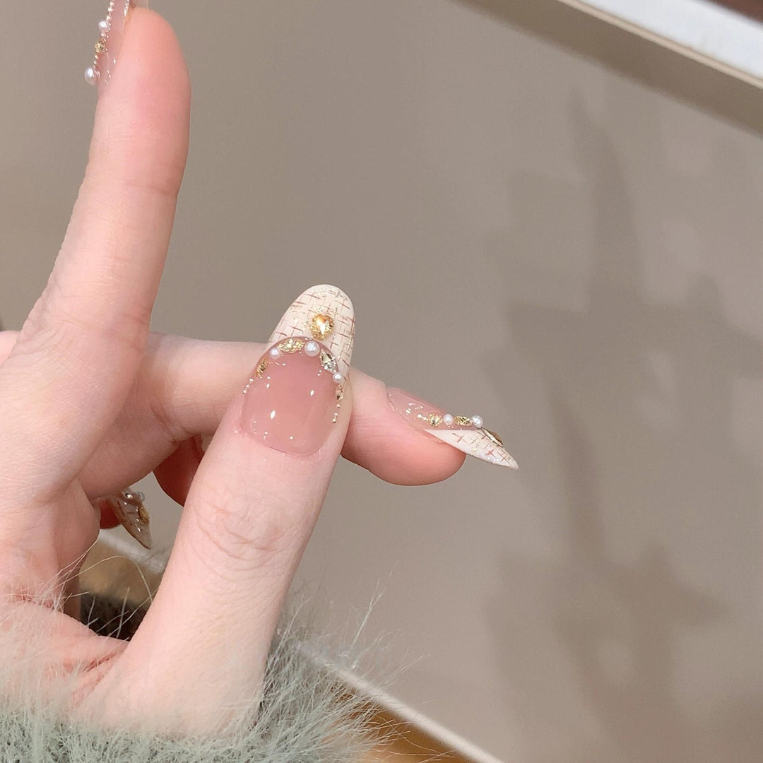 Artificial nails with elegant accents and rhinestone embellishments Stornfield