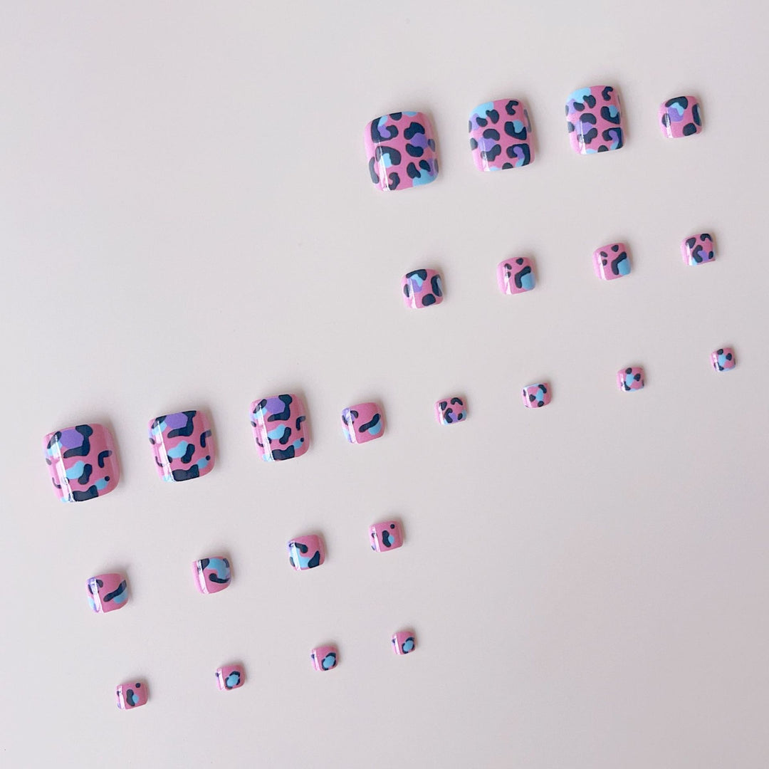 Artificial nail set with vibrant leopard pattern Stornfield