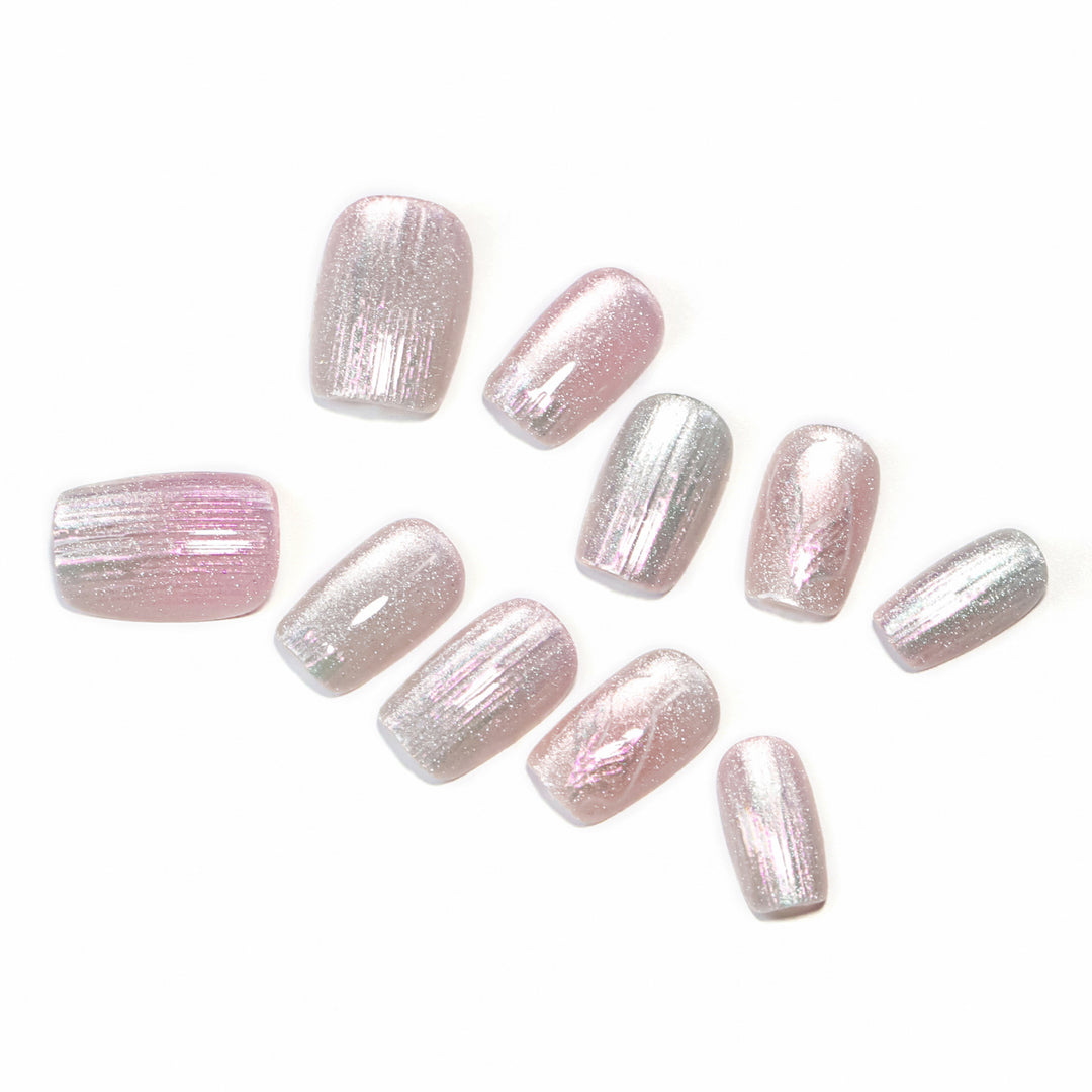 Artificial nail art in shimmering design Stornfield