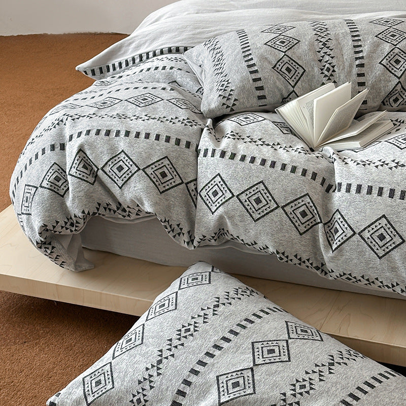 Bedding set made of soft cotton with graphic ethnic pattern
