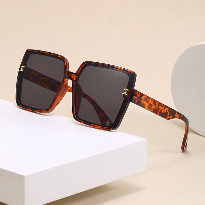 Women's fashion square sunglasses with luxurious frame Stornfield