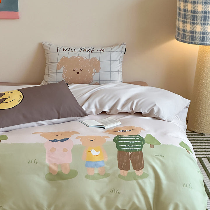 Children's bedding set with large teddy bear print and soft cotton satin
