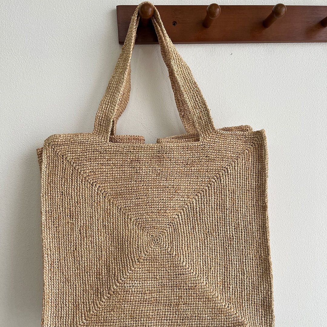 Handcrafted straw bag with stylish design Stornfield