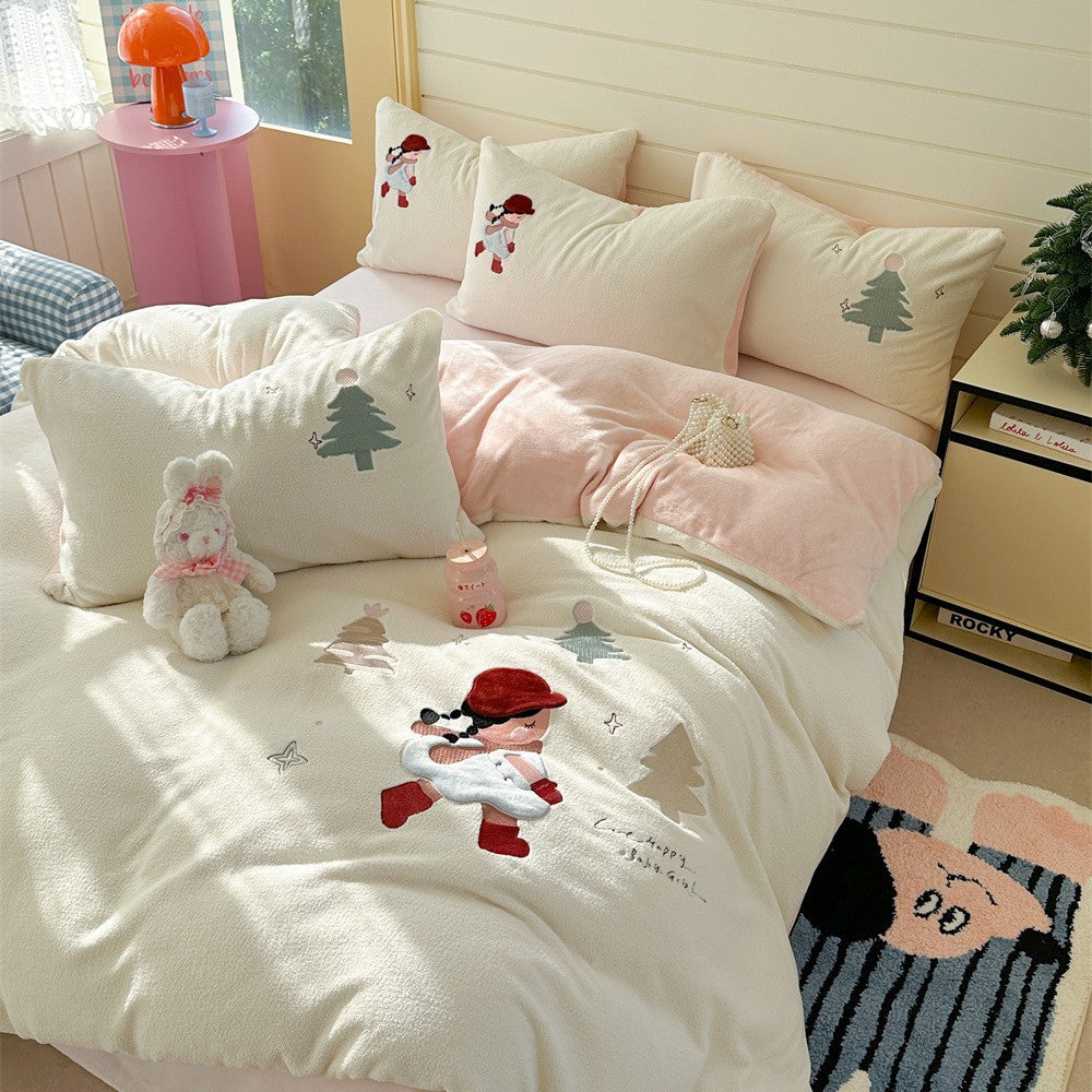 Children's bedding set with cozy fleece surface, embroidered figures and pillowcases