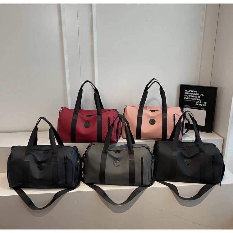 Sporty travel bag with reinforced zipper and side pocket Stornfield