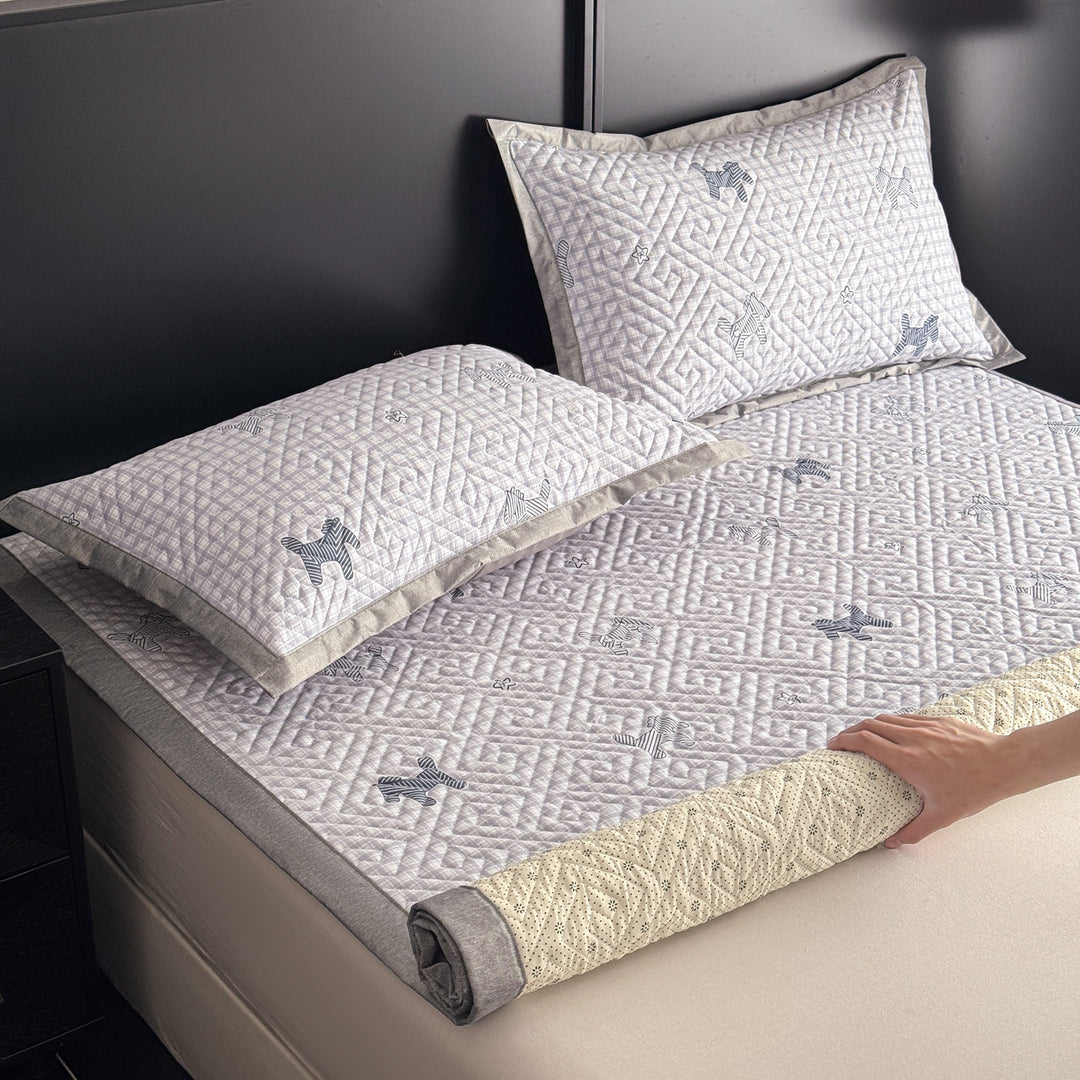 Quilted bedspread and pillow set with geometric striped quilting
