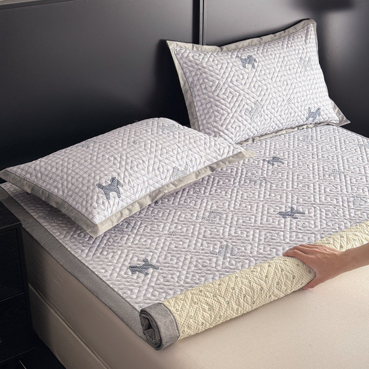Quilted bedspread and pillow set with geometric striped quilting