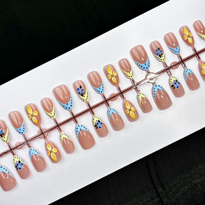 Elegant Polka Dot and Lace Press-On Nail Set