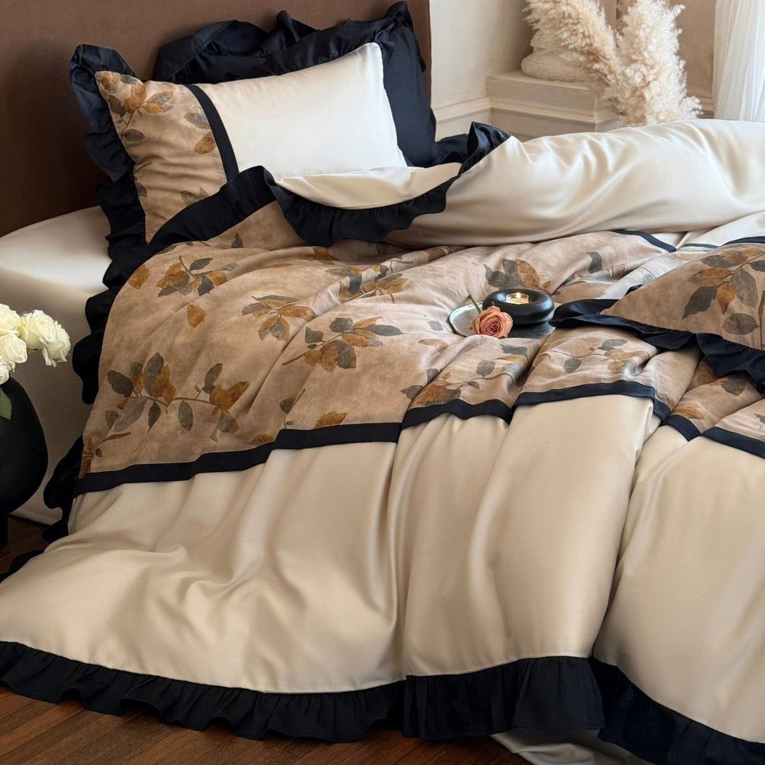 Bedding set with floral print and decorative ruffles
