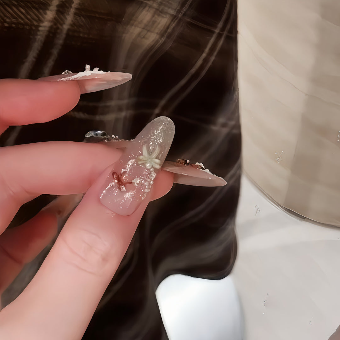 Artificial nail tips with elegant glitter details Stornfield