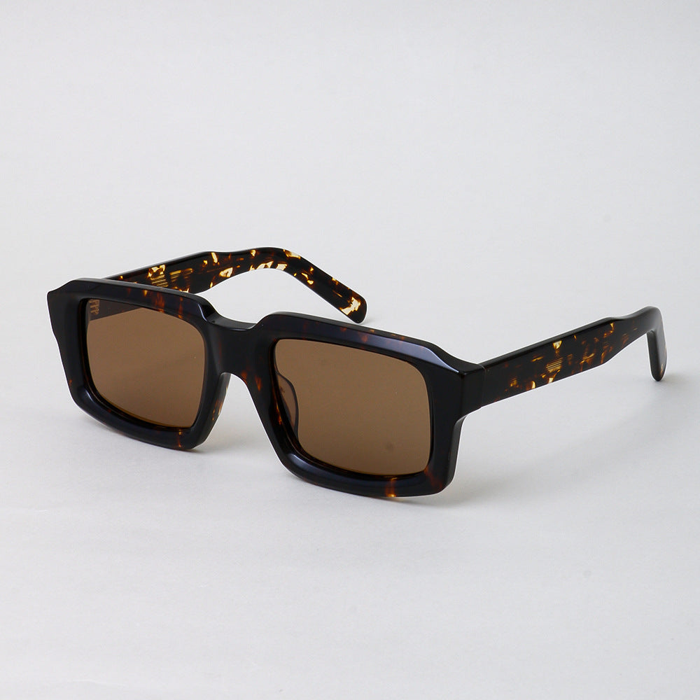 Women's sunglasses in a stylish and multifaceted design with a comfortable plastic frame Stornfield