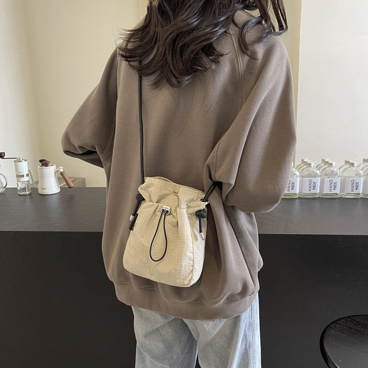 Practical shoulder bag with adjustable carrying system Stornfield