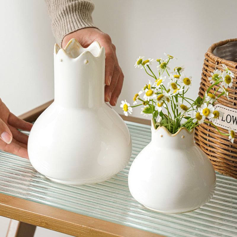 Elegant ceramic vase with wavy edge Stornfield