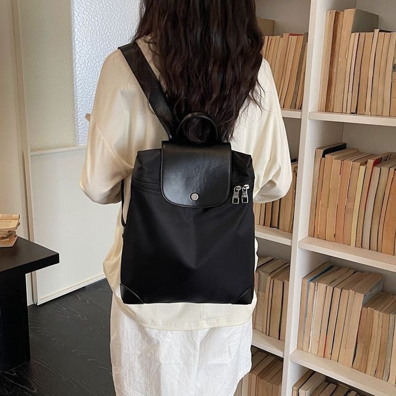 Versatile Urban Backpack with Secure Closure Stornfield
