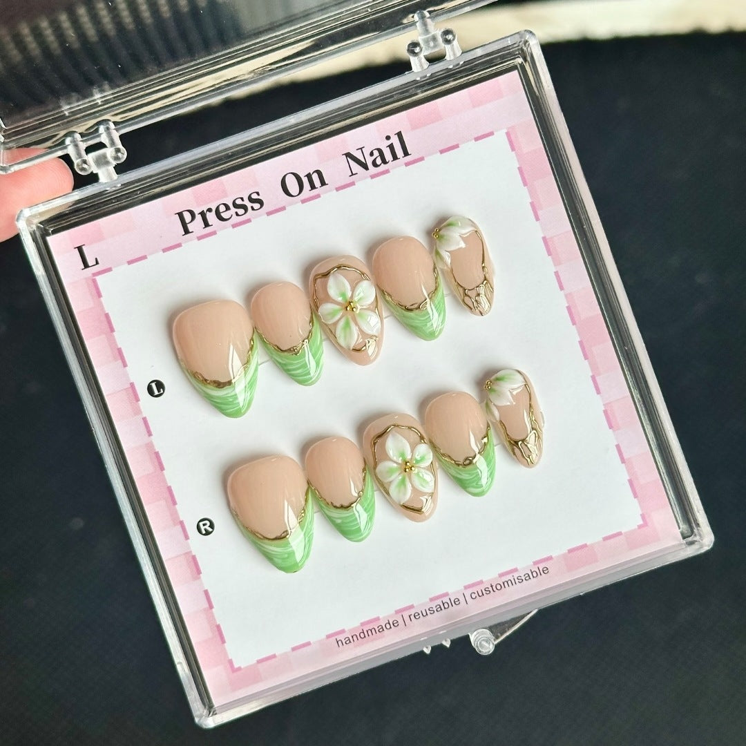 Decorative Handcrafted Press-On Nail Art Set with Beach-Inspired Designs