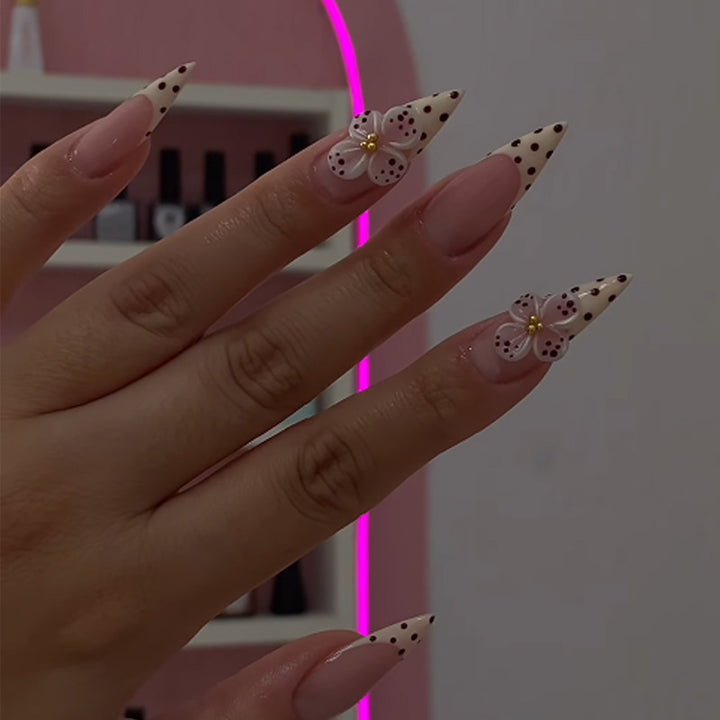 Art nail set with elegant flower and dot designs Stornfield