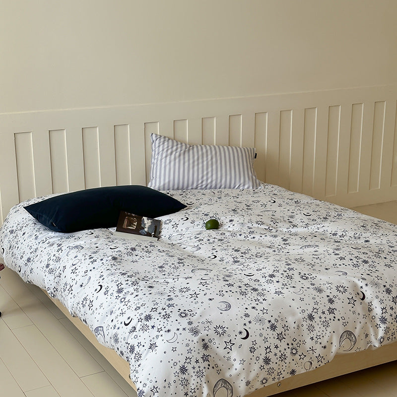 Reversible cotton satin duvet cover set with geometric square jacquard and concealed zipper