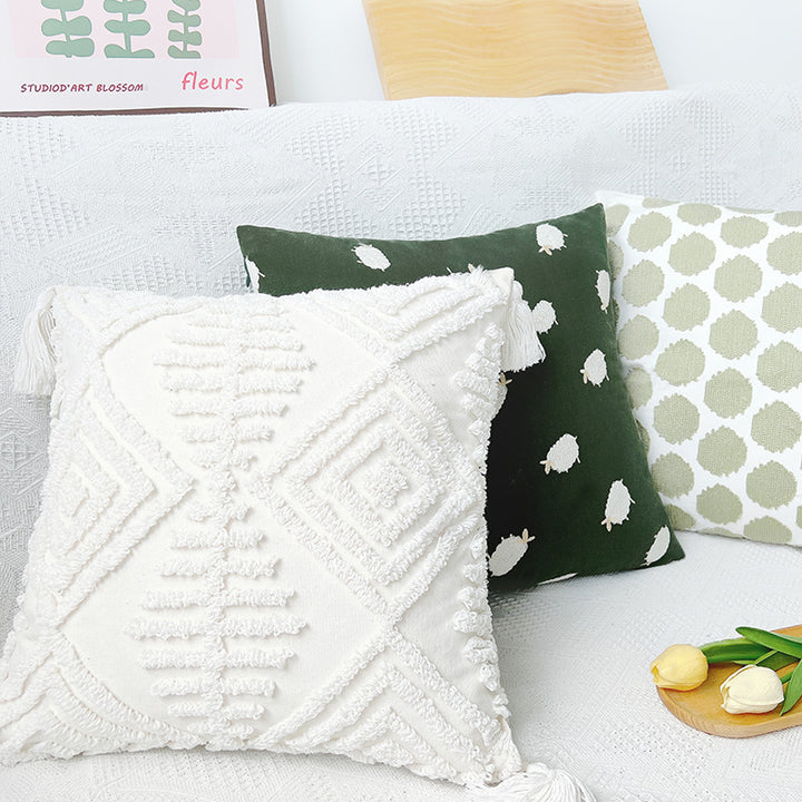 Square cushion cover with embroidered sheep motifs made of cotton blend Stornfield