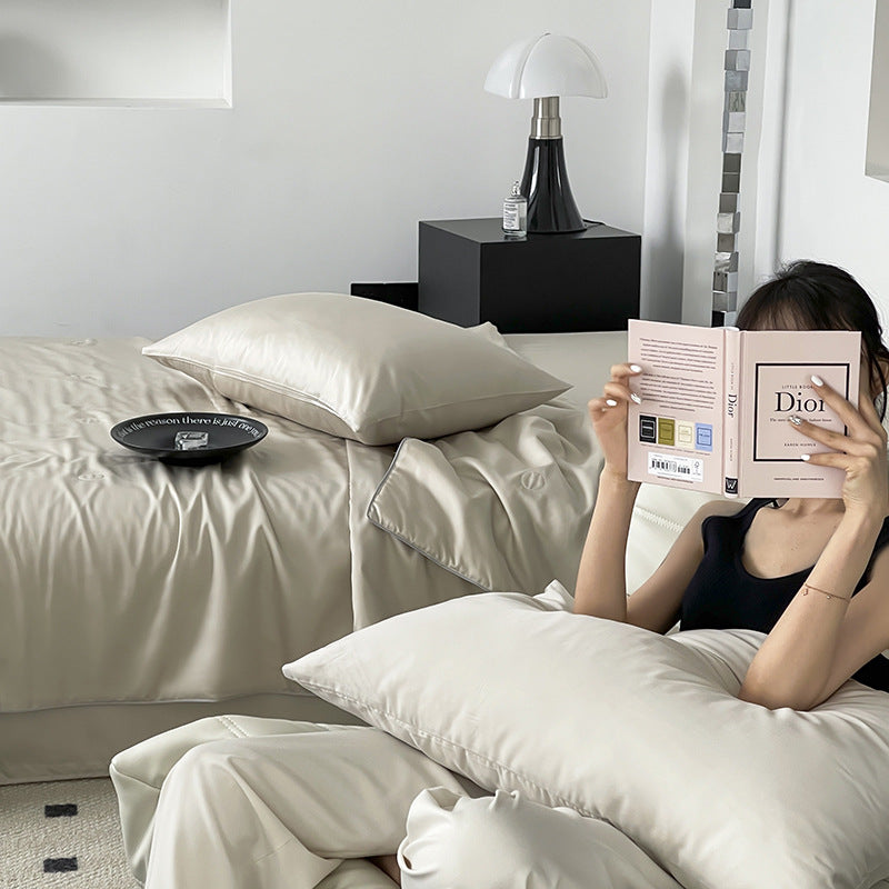 Silky cotton satin bedding set with piping and hotel closure