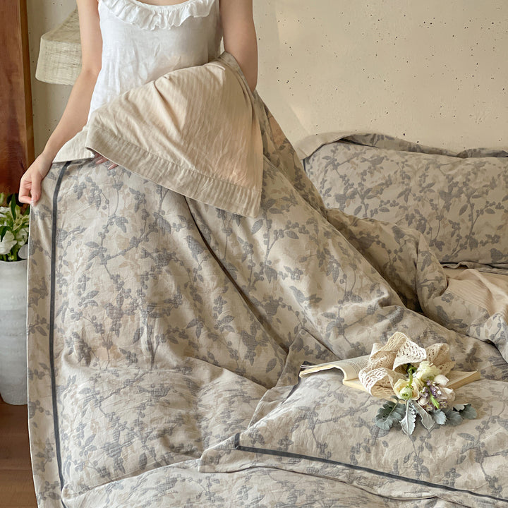 Linen-look duvet cover set with delicate branch print, fine piping and throw