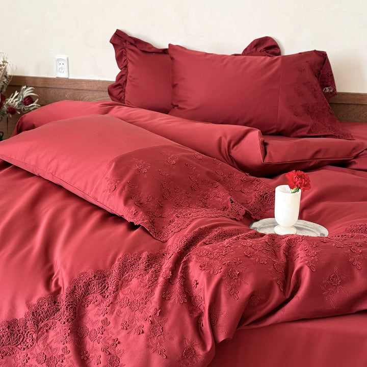 Bedding set made of cotton satin with floral lace embroidery