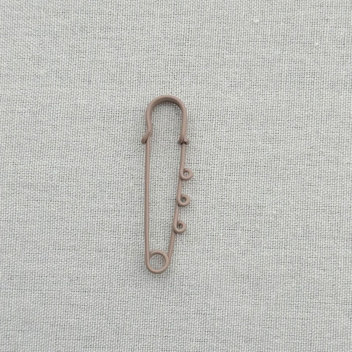 Decorative Safety Pin Brooch Stornfield