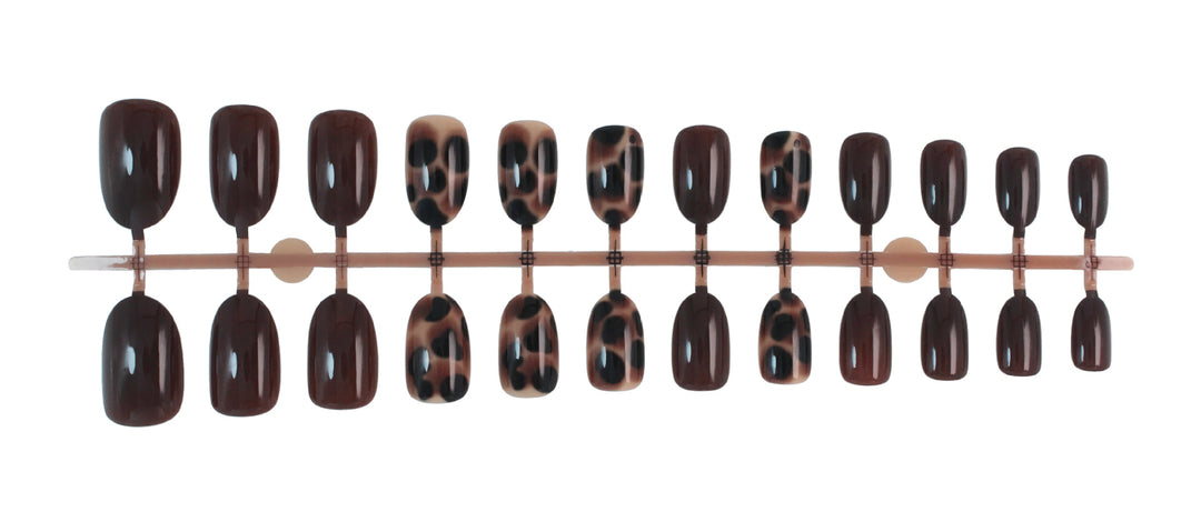 Nail set with elegant, modern leopard pattern Stornfield