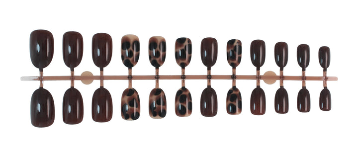 Nail set with elegant, modern leopard pattern Stornfield