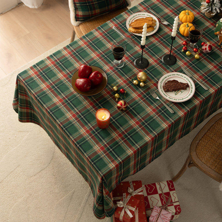 Rectangular checkered tablecloth made of cotton blend with pompom tassels Stornfield