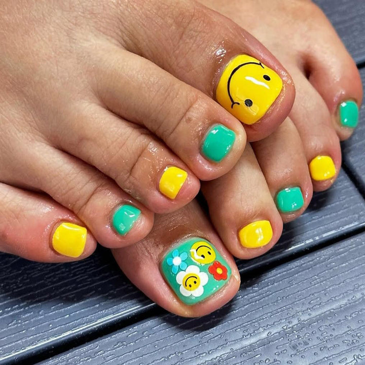 Elegant toenail art Stornfield