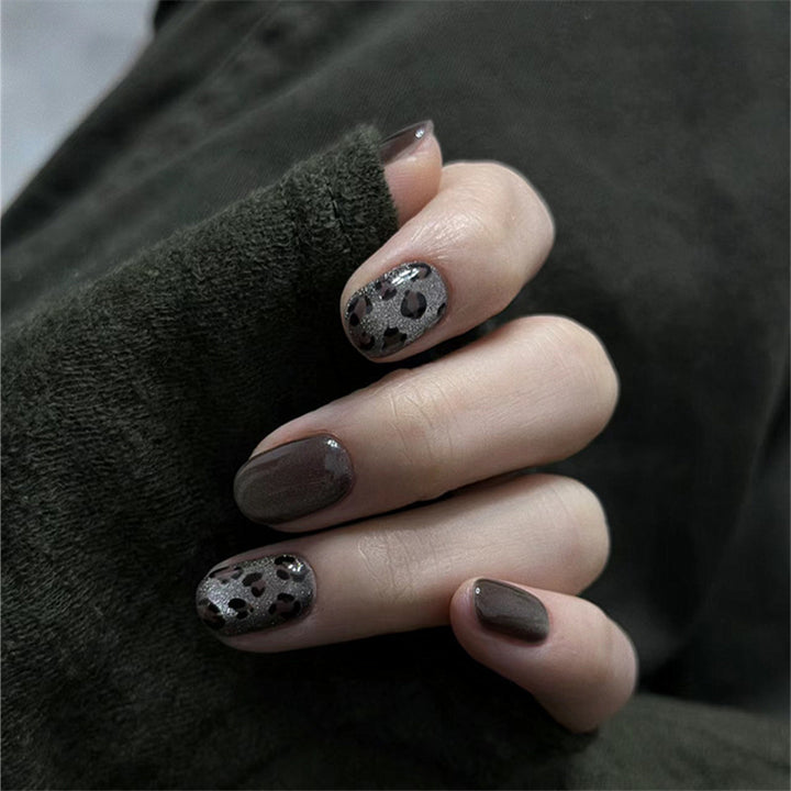 Artificial Nails in Elegant Animal Print Design Stornfield