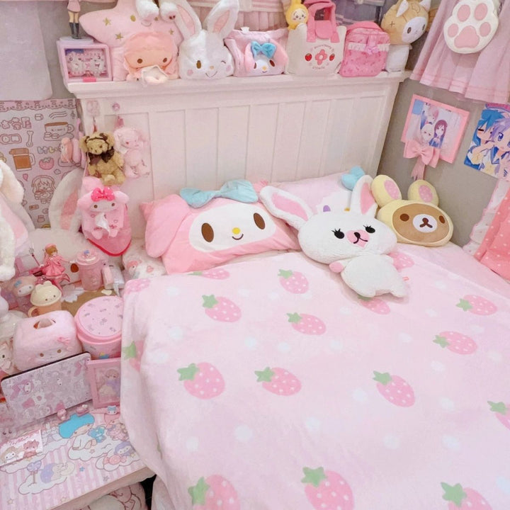 Cute Strawberry-Themed Plush Blanket