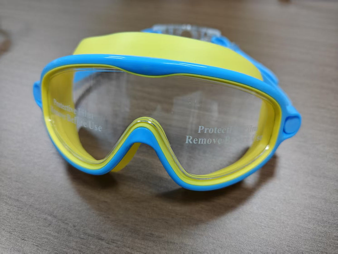 Swimming mask with wide field of vision and UV protection Stornfield