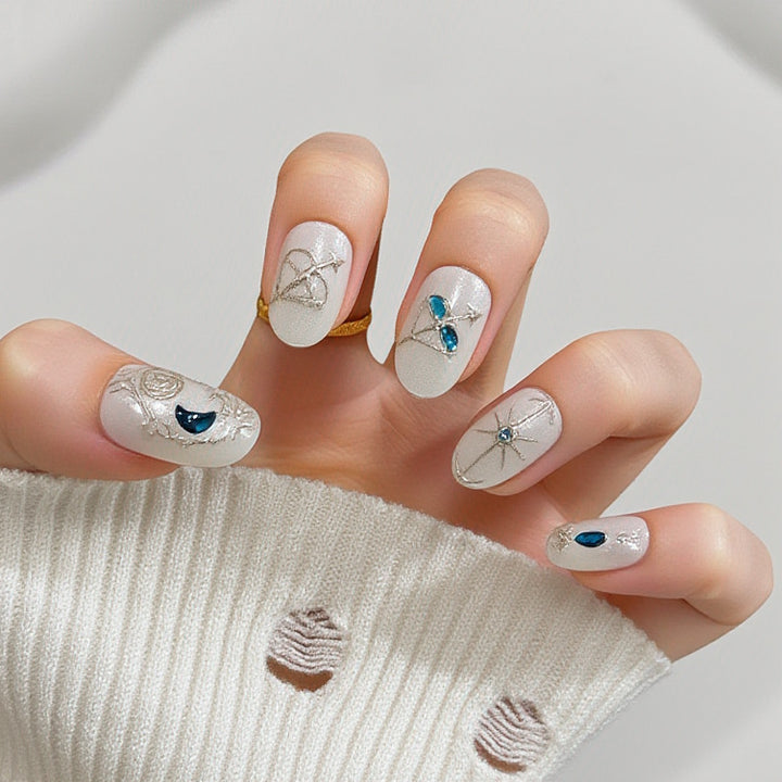 Elegant Nail Art with Black-White Contrast Stornfield