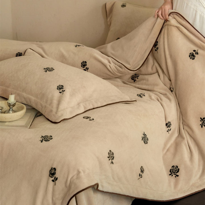 Microfleece bedding set with embroidered rose appliqués