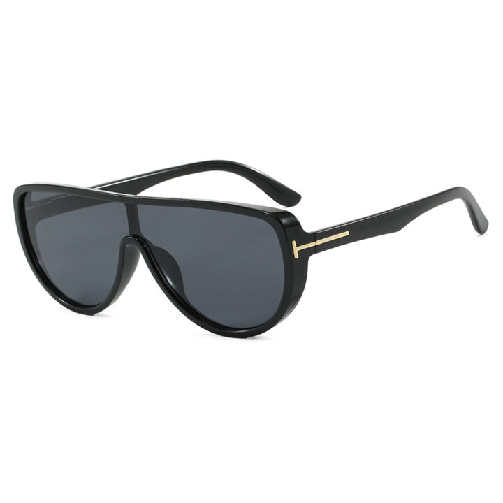 Women's elegant oversized sunglasses with striking design and UV protection Stornfield
