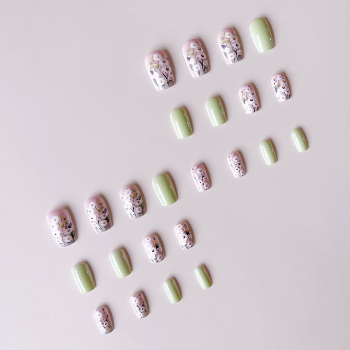 Artificial nail set with floral 3D applications Stornfield