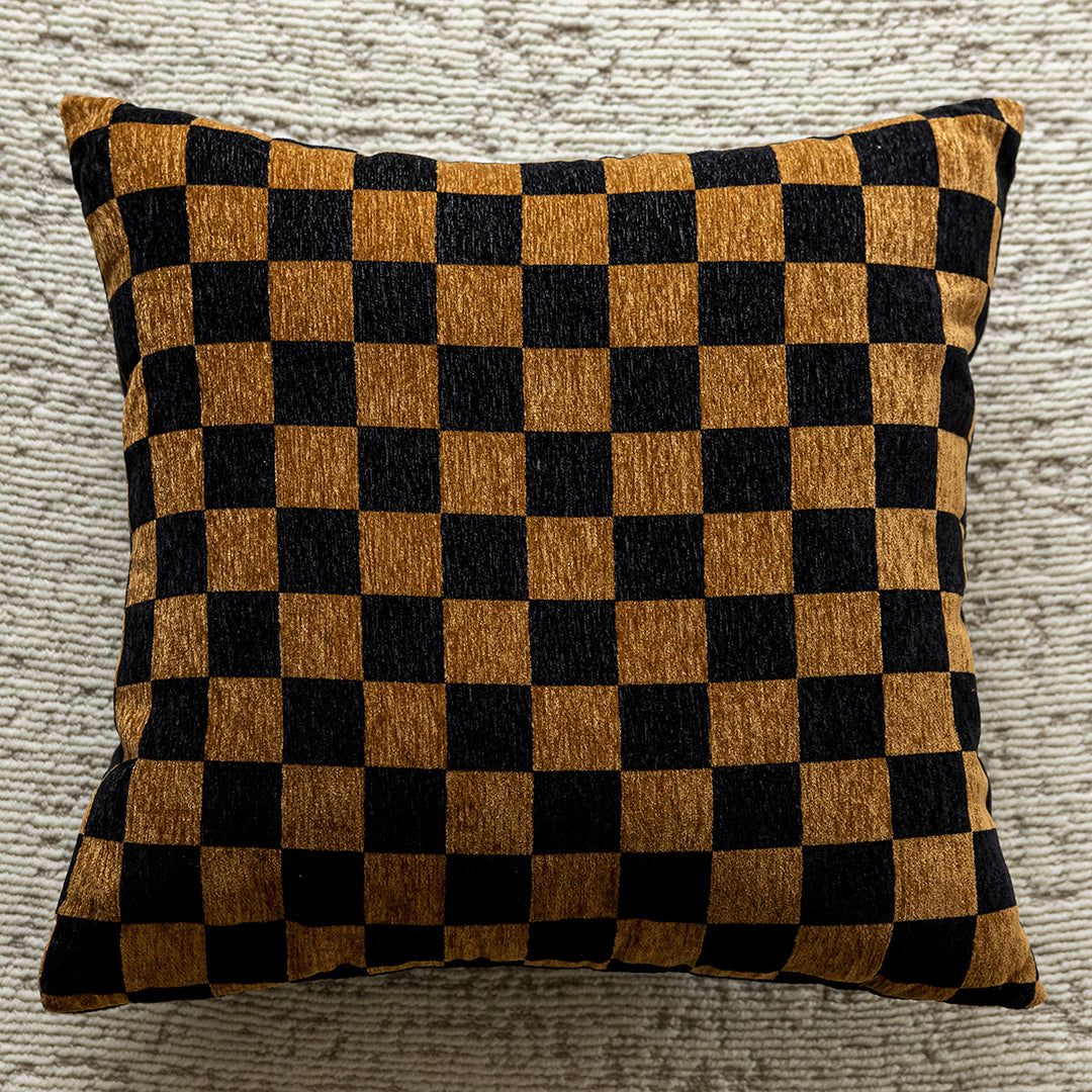 Luxurious cushion with panther design