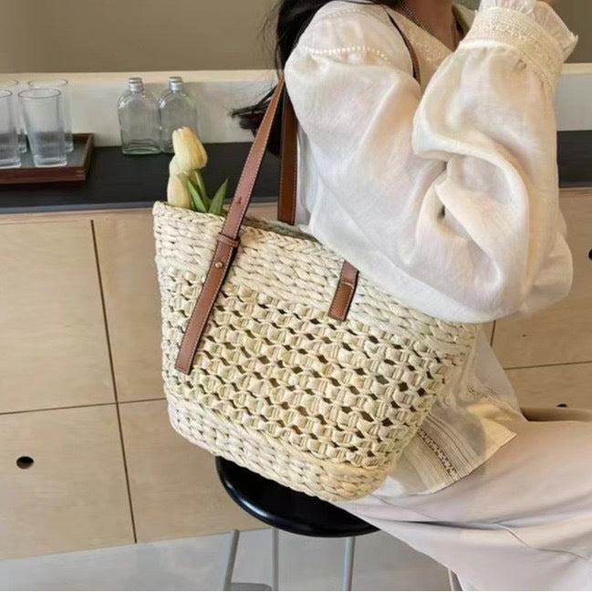 Handwoven Beach Bag in Modern Design Stornfield