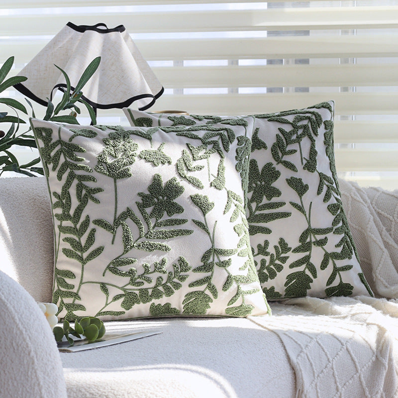 Elegant and decorative pillow with floral design