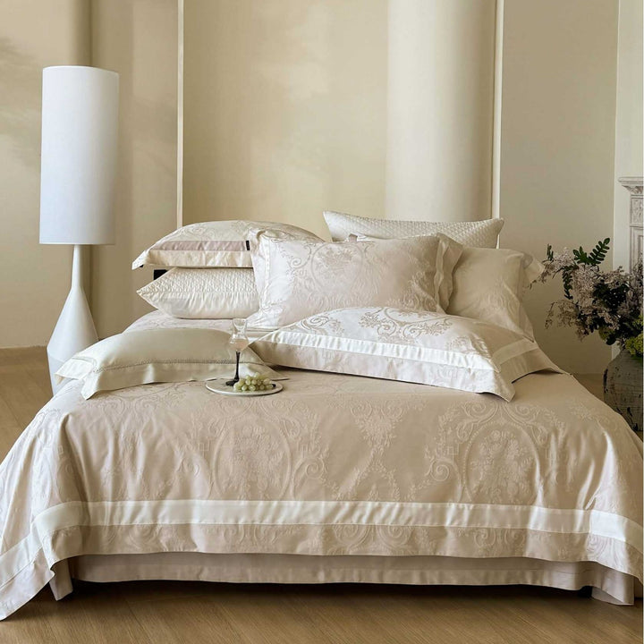 Luxurious jacquard bedding set with damask pattern and satin border