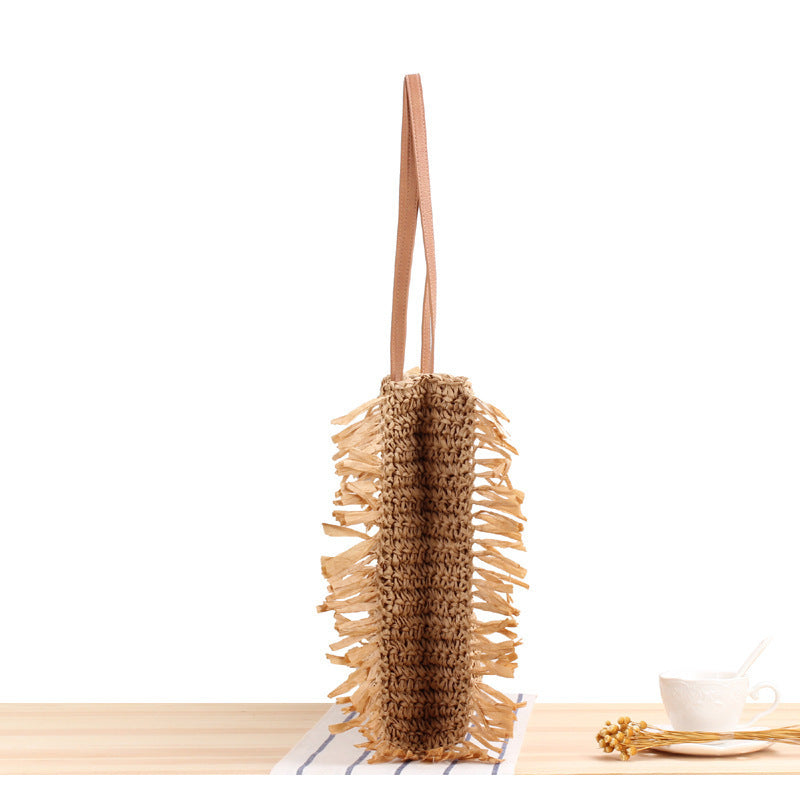 Beach bag with fringed design made of natural woven material Stornfield