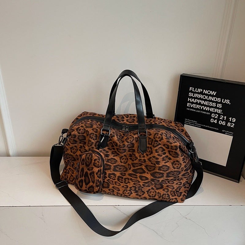 Weekend travel bag in fashionable leopard pattern Stornfield